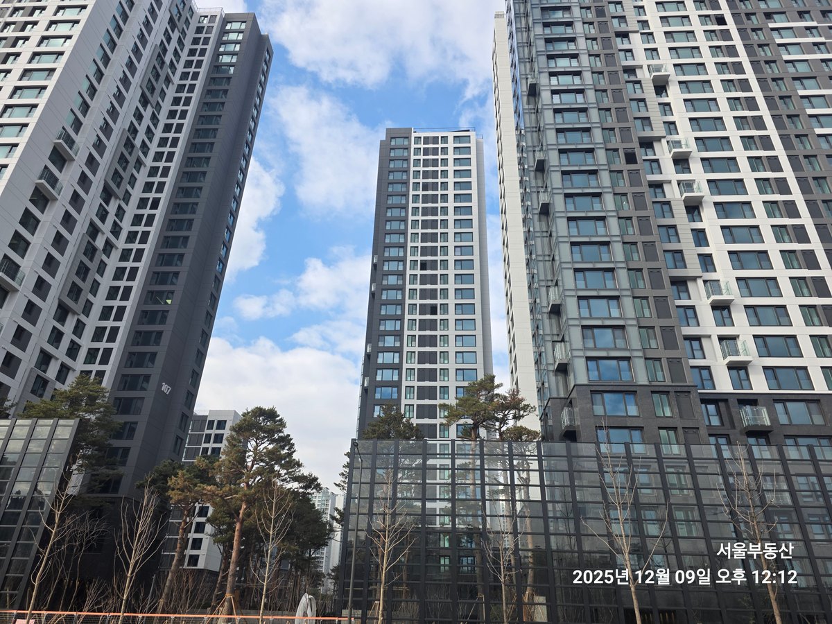 잠래아 단지 동 외관과 조경 전경