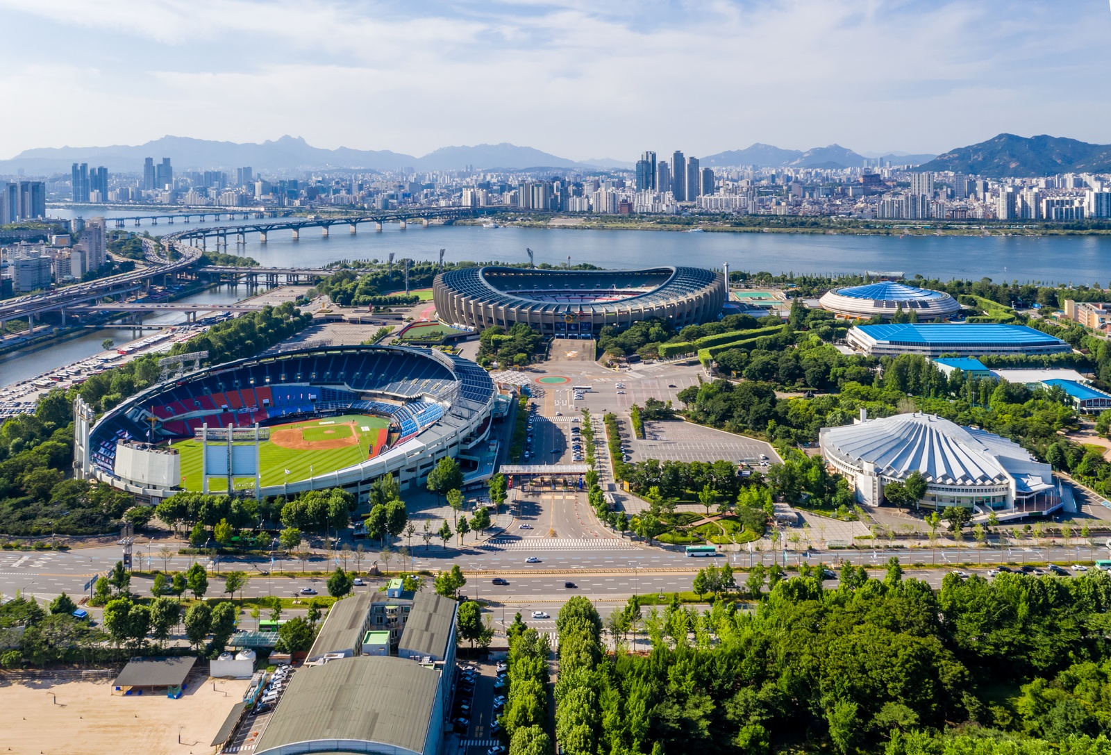 돔구장·MICE가 들어설 잠실종합운동장 일대 (2020년) (사진: 서울연구원 / 위키미디어 공용 / CC BY 4.0)